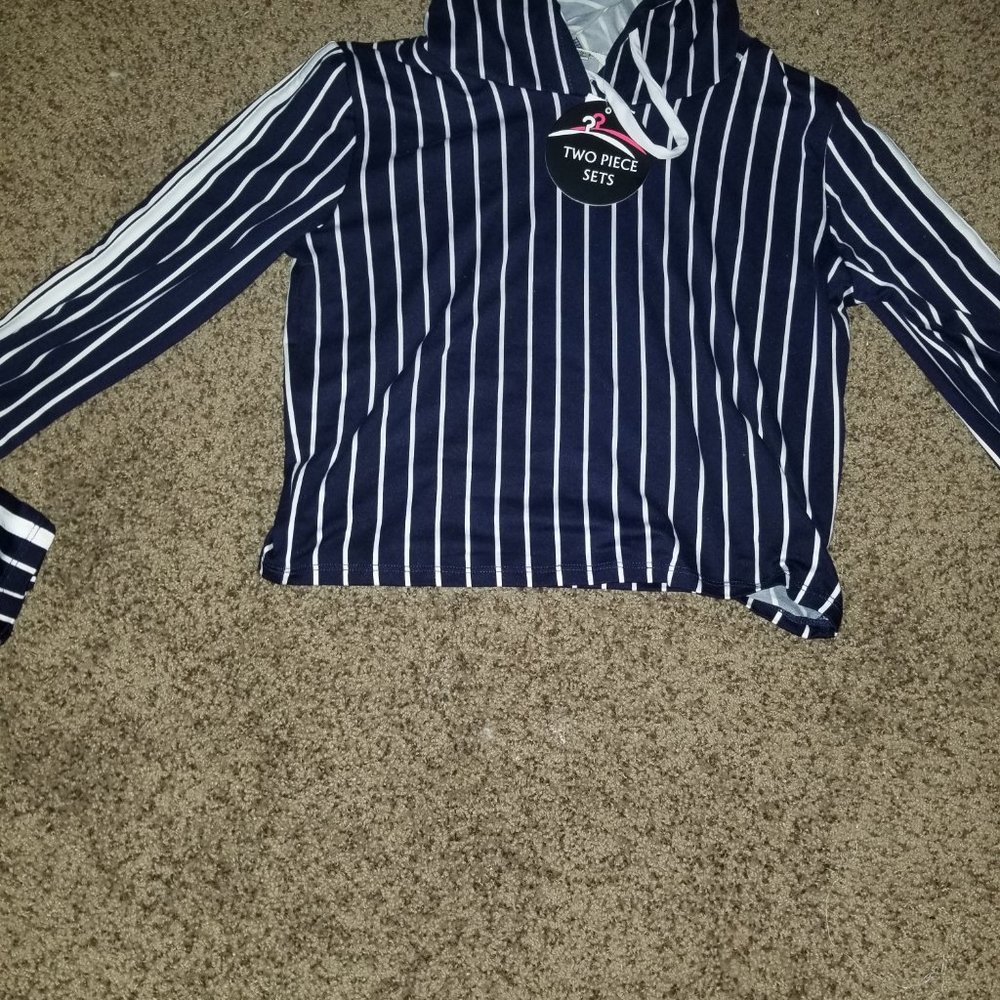Crop Top - Picture 2 of 3